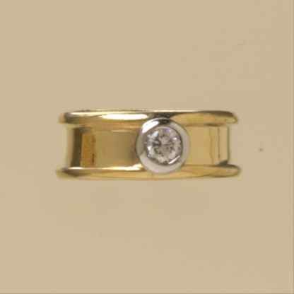 GWT RUB SET CZ/8mm RAISED EDGE BAND RING