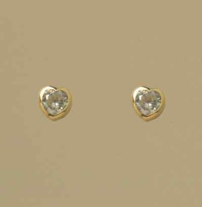 GPC 5MM RUB SET HEART STUD