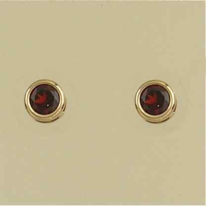 GPC 6mm ROUND GARNET STUDS