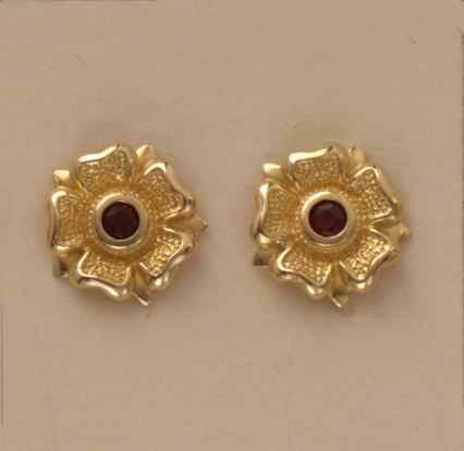 GPC GARNET SET ROSE STUDS