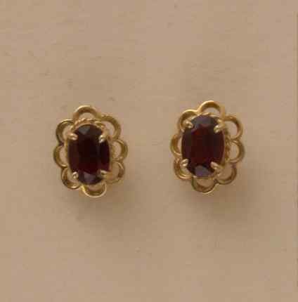 GPC 7x5mm OVAL GARNET FANCY STUDS
