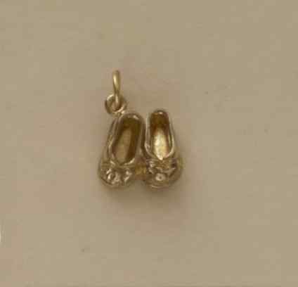 GPC SMALL BABY BOOTIES CHARM           =