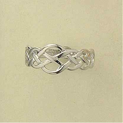 GPC WHITE GOLD CELTIC STYLE RING       =