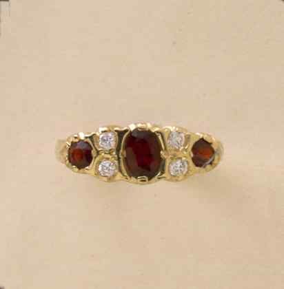 GPC CZ/GARNET CARVED HOOP RING         =