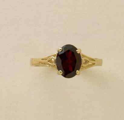 GPC 9x7mm GARNET RING                  =