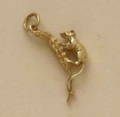 GPC MOUSE ON CORN CHARM                =
