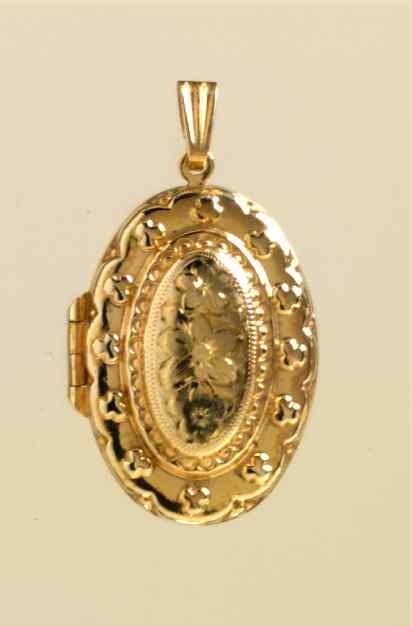 GPC 29x20mm OVAL FANCY LOCKET