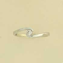 9ct WHITE 10pt SOLITAIRE DIAMOND RING  =