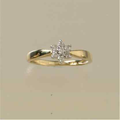 9ct 15pt DIAMOND CLUSTER RING