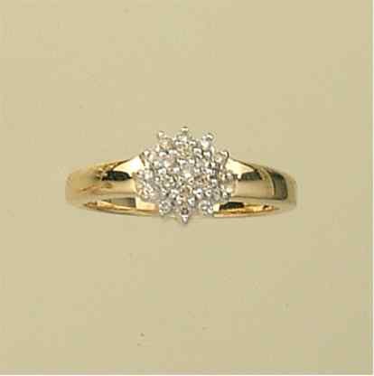 9ct 25pt DIAMOND CLUSTER RING