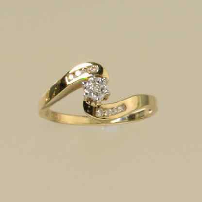 9ct 10pt DIAMOND X-OVER FANCY SOLITAIRE