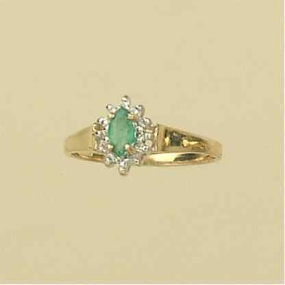 9ct 6pt DIAM/EMLD MARQUISE CLUSTER RING