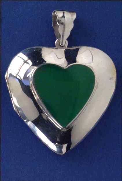 SPC 32mm GREEN AGATE HEART LOCKET      -