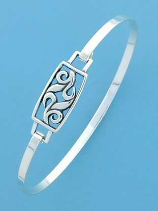 SPC CUTOUT LEAF PATTERN CLIP BANGLE    =