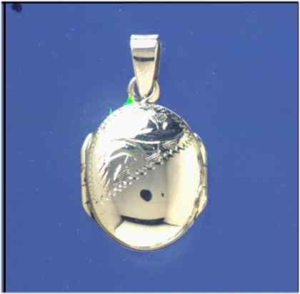 SPC 18mm 1/2 ENG.OVAL TRIPLE LOCKET    =