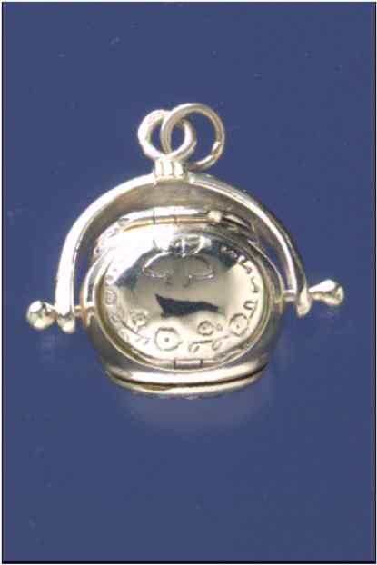 SPC 3 SIDED OVAL LOCKET SPINNER FOB    -