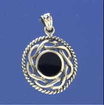 SPC ROUND ONYX CELTIC KNOT PENDANT