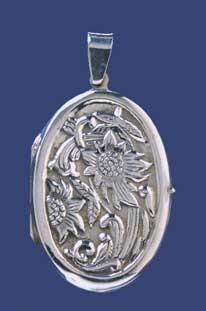 SPC EMBOSSED FLOWER LOCKET 34X24mm     =