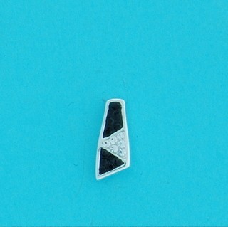 SPC FADING BLACK/WHITE CRYSTAL STUDS   =