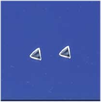 SPC 4mm TRIANGULAR ONYX STUDS          =