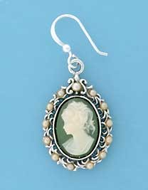 SPC GREEN IMM.CAMEO/PEARL DROP EARRINGS=