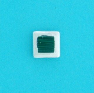 SPC 7mm SQ MALACHITE STUD/PLAIN RIM