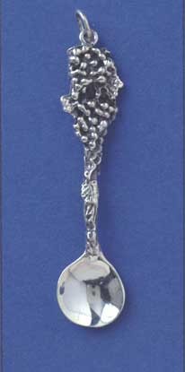 SPC 55mm GRAPES DESIGN SPOON PENDANT   =