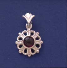 SPC 6mm CAB.GARNET ROUND FLOWER PENDAN