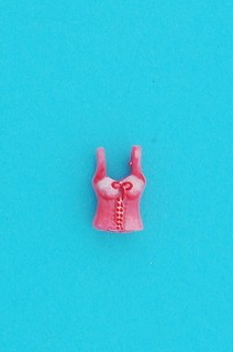 SPC ASST.COLOUR PAINTED BASQUE CHARM   =