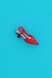 SPC ASST.COLOUR PAINTED SHOE CHARM     =
