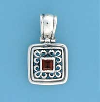 SPC SQ.GARNET FILLIGREE SQ.PENDANT
