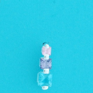 SPC 3 SQ.MULTICOLCZ TAPERING STUDS     =