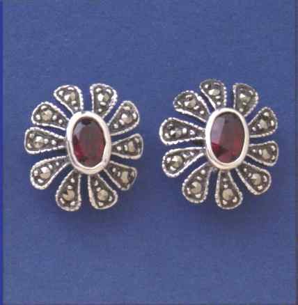 SPC 6x4 GARNET/MARC FLOWER PETALS STUDS-