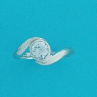 SPC 6mm RUB SET CZ CROSSOVER RING