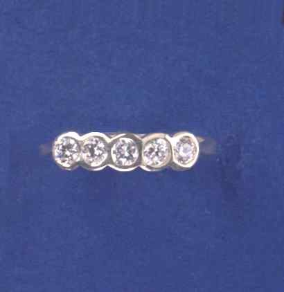 SPC 5 STONE CZ RUBSET 1/2 ET RING