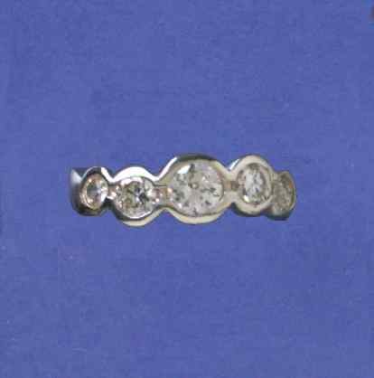 SPC 5 STONE RUBSET CZ 1/2 ET RING