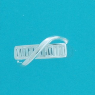 SPC BAGETTE CZS WIRE CROSSOVER RING    =