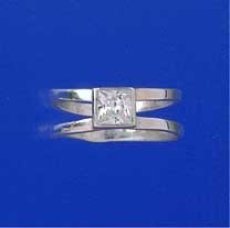 SPC 6x6mm SQ.CZ SPLIT BAND RING        =