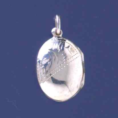 SPC 19x15mm 1/2 ENGRAVED D OVAL LOCKET =