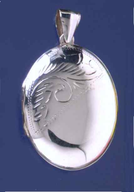 SPC 33x26MM 1/2 ENG D OVAL LOCKET      =