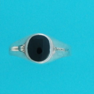 SPC 10x8mm OVAL ONYX SIGNET RING       =