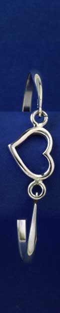 SPC CUTOUT TIF HEART CLIP BANGLE       =