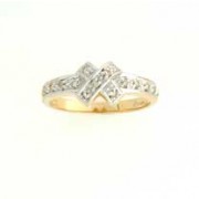 9ct 10pt DIA.SET KISS CROSS RING       =