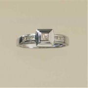 9ct WHITE 25pt DIAMOND PRINCESS CUT RING