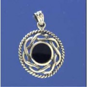 SPC ROUND ONYX CELTIC KNOT PENDANT