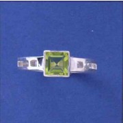 SPC 7mm SQ.IMM.PERIDOT/CUTOUT 4mm BAND =