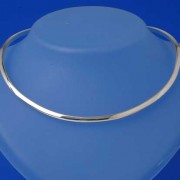 SPC 5mm TRIANGULAR SECTION WIRE COLLAR =