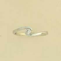 9ct WHITE 10pt SOLITAIRE DIAMOND RING  =