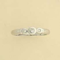 9ct WHITE 10pt 3 DIAMOND RUBSET RING