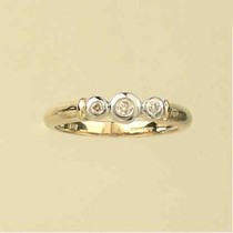 9ct 10pt 3 STONE DIAMOND RUB SET RING